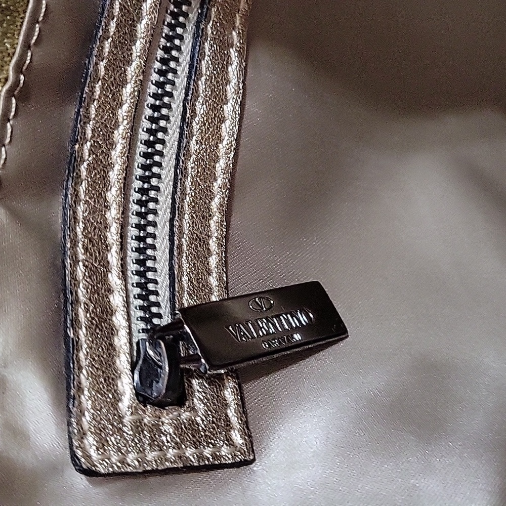 RARE VALENTINO ROSETTA GOLD TOTE. - Picture 10 of 16
